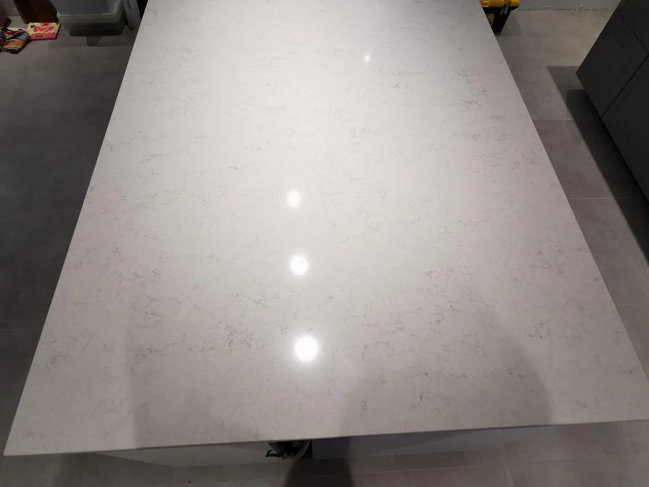 Køkkenbordplade i Silestone Snowy Ibiza, Sjöbo – billede 3