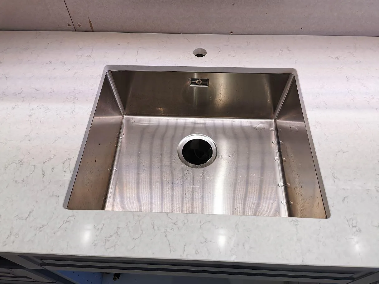 Køkkenbordplade i Silestone Snowy Ibiza, Sjöbo – billede 7