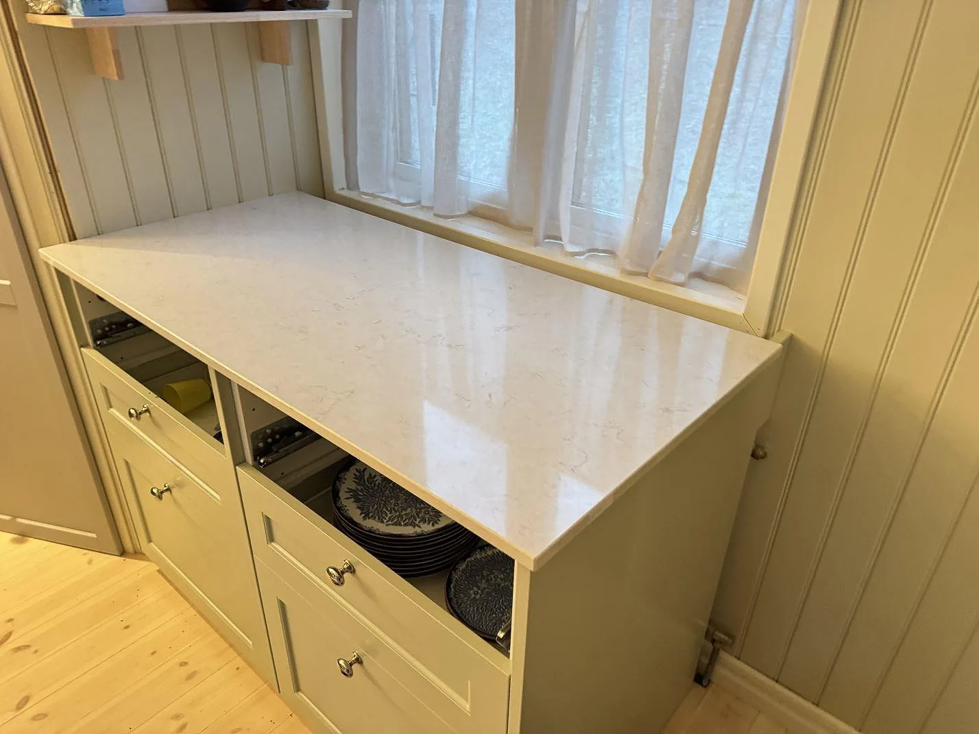 Køkkenbordplade i Silestone Snowy Ibiza, Sjuntorp – billede 2