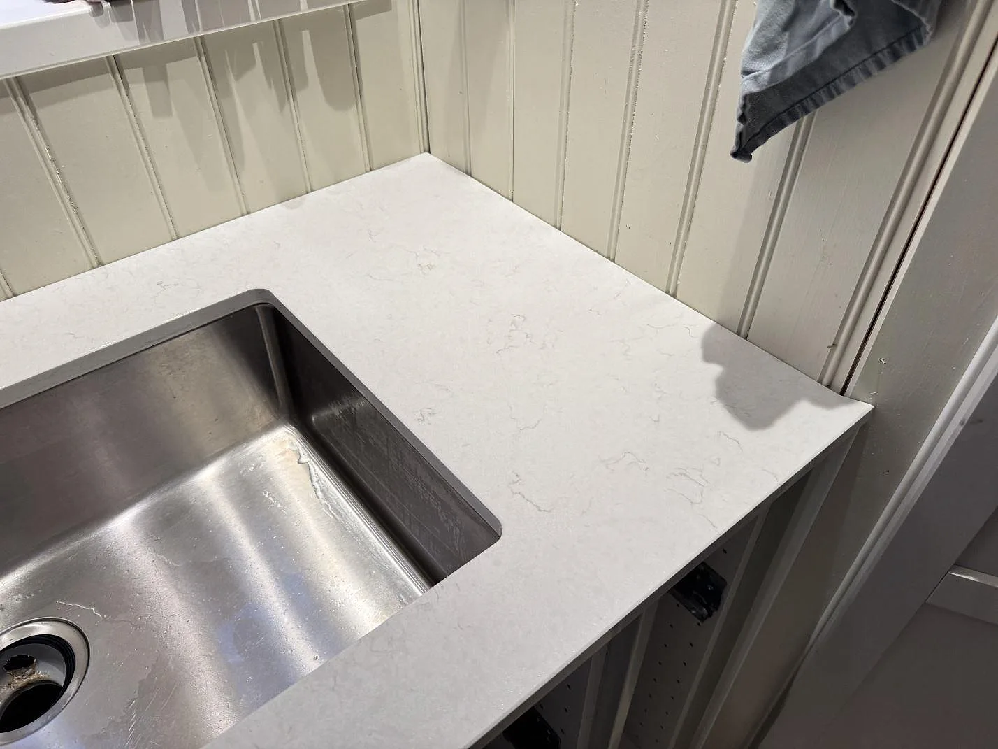 Køkkenbordplade i Silestone Snowy Ibiza, Sjuntorp – billede 7