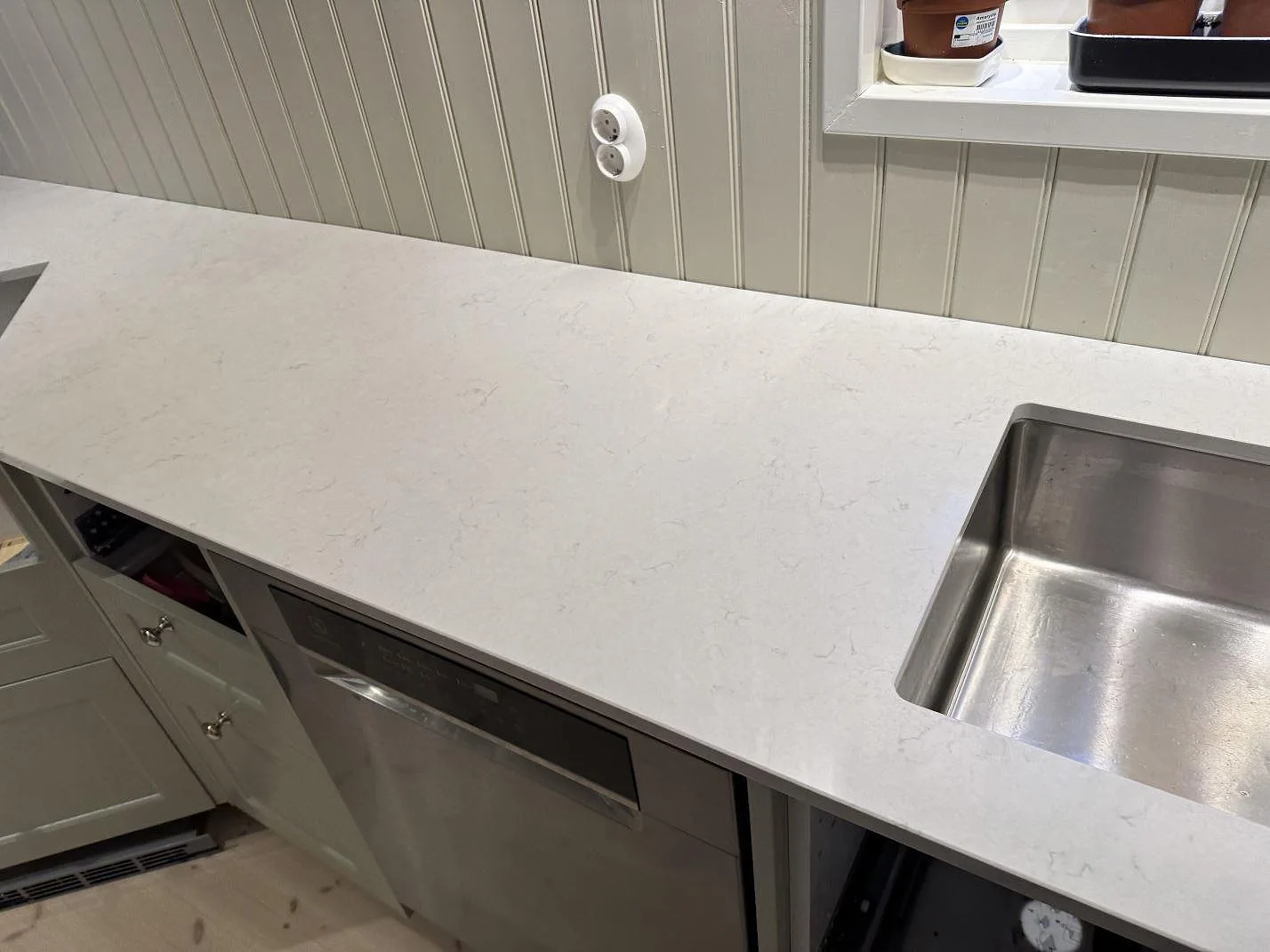 Køkkenbordplade i Silestone Snowy Ibiza, Sjuntorp – billede 4