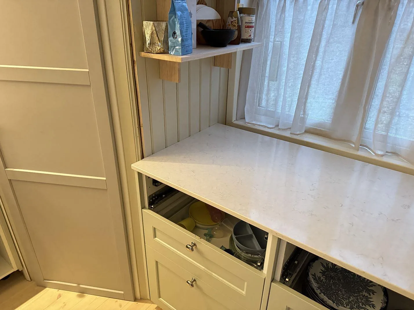 Køkkenbordplade i Silestone Snowy Ibiza, Sjuntorp – billede 3