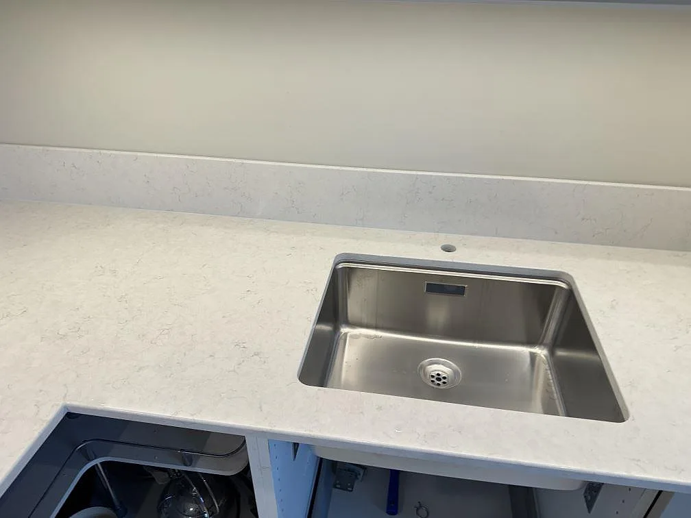 Køkkenbordplade i Silestone Snowy Ibiza, Skanör – billede 4