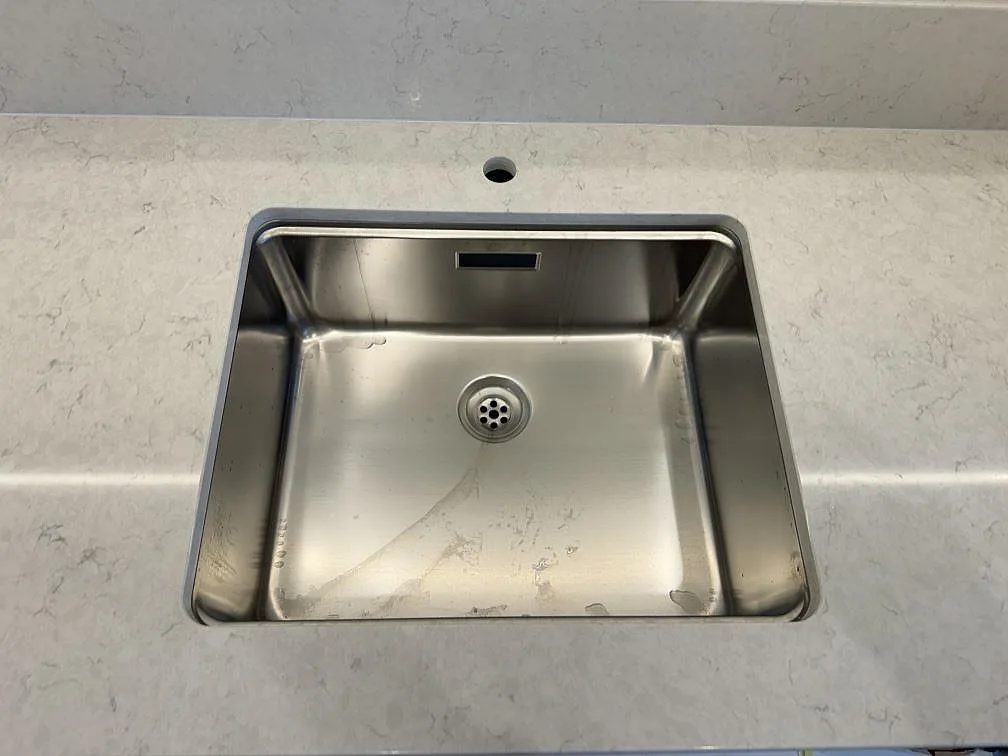 Køkkenbordplade i Silestone Snowy Ibiza, Skanör – billede 6