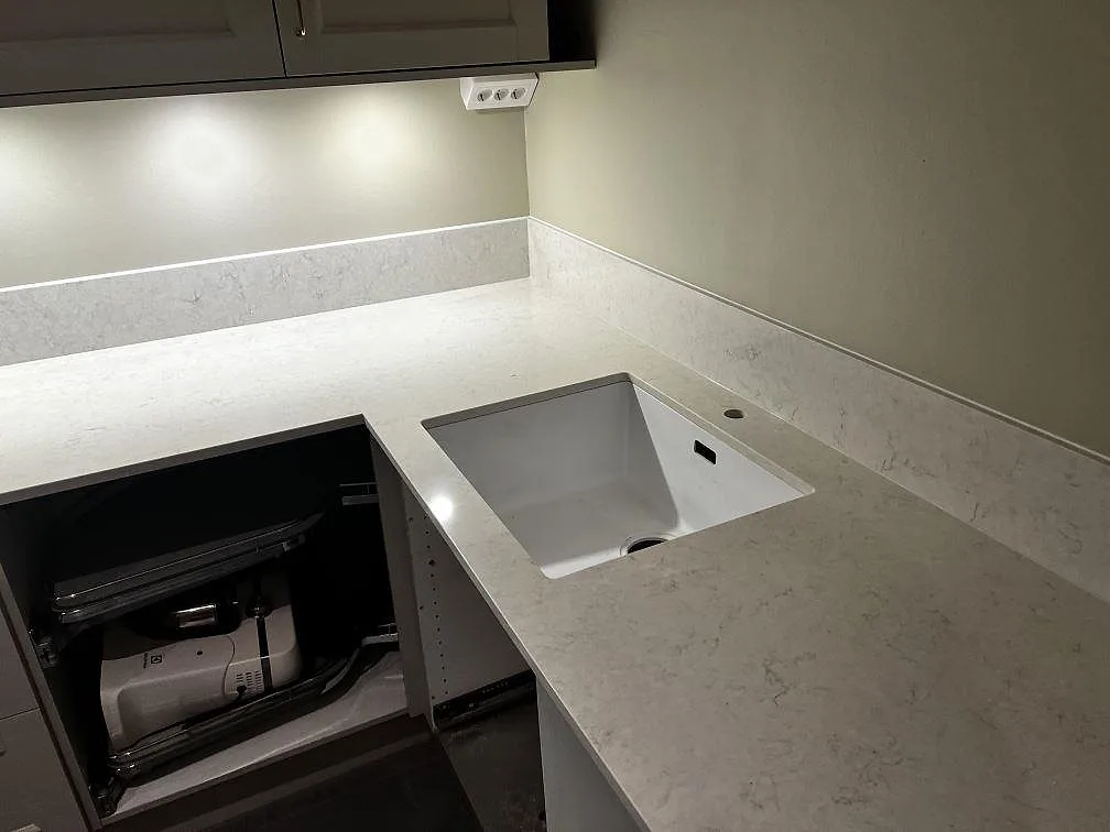 Køkkenbordplade i Silestone Snowy Ibiza, Skummeslövsstrand – billede 2