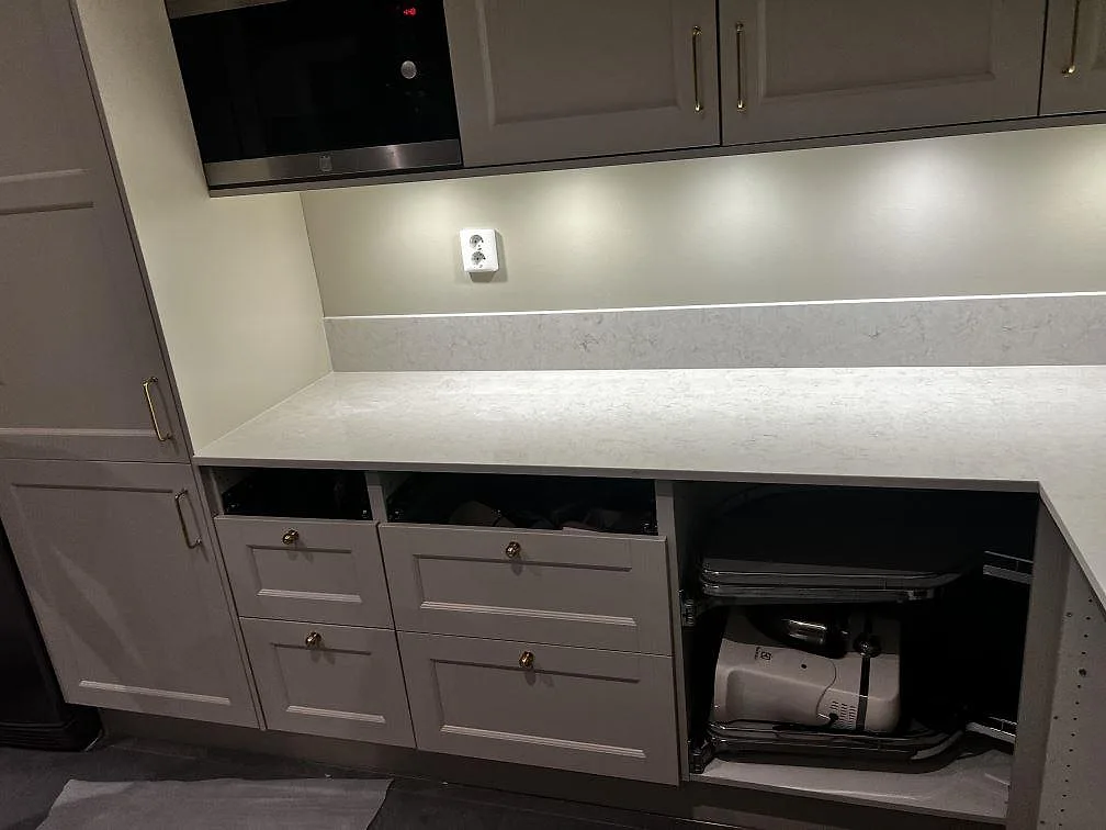Køkkenbordplade i Silestone Snowy Ibiza, Skummeslövsstrand – billede 3