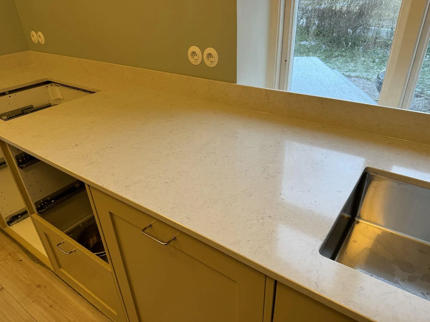 Køkkenbordplade i Silestone Snowy Ibiza, Skurup – billede 3