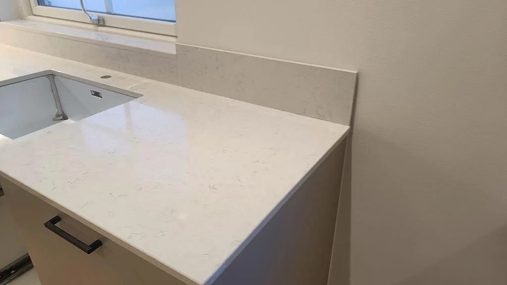 Køkkenbordplade i Silestone Snowy Ibiza, Skurup – billede 4
