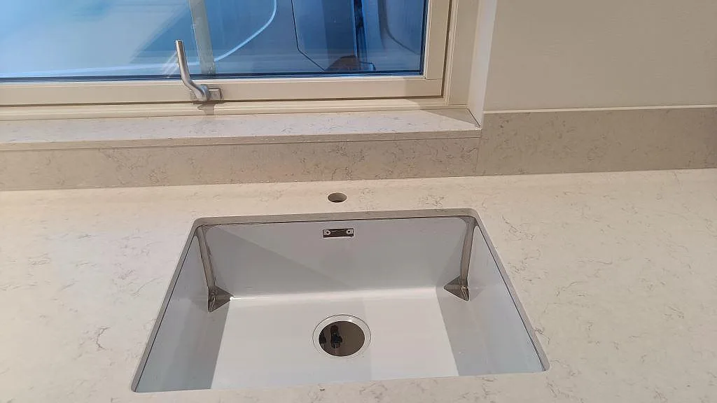 Køkkenbordplade i Silestone Snowy Ibiza, Skurup – billede 8