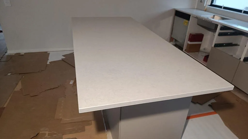 Køkkenbordplade i Silestone Snowy Ibiza, Skurup – billede 3