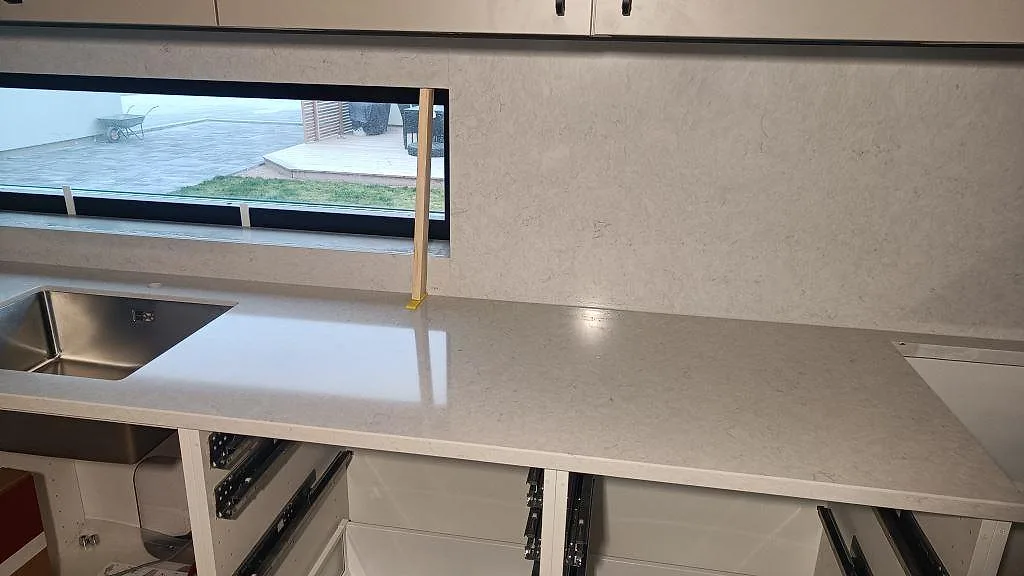 Køkkenbordplade i Silestone Snowy Ibiza, Skurup – billede 7