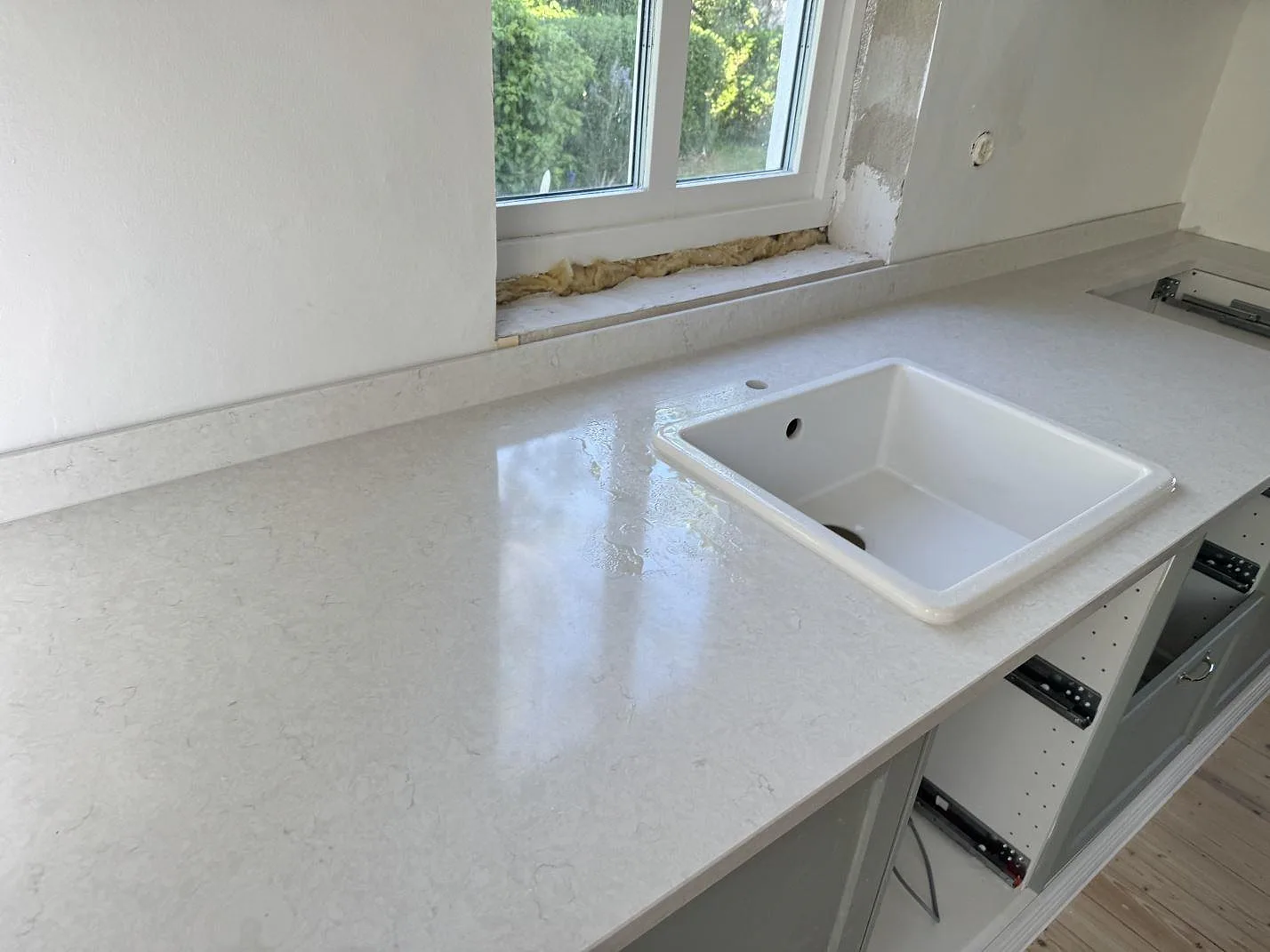 Køkkenbordplade i Silestone Snowy Ibiza, Smygehamn – billede 2