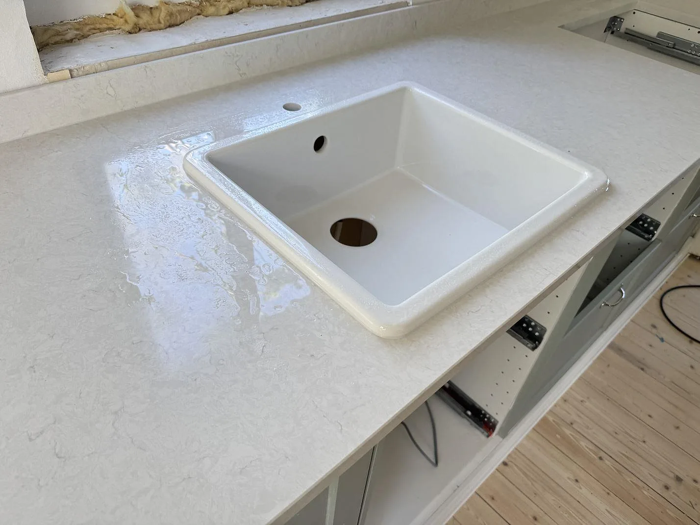 Køkkenbordplade i Silestone Snowy Ibiza, Smygehamn – billede 3
