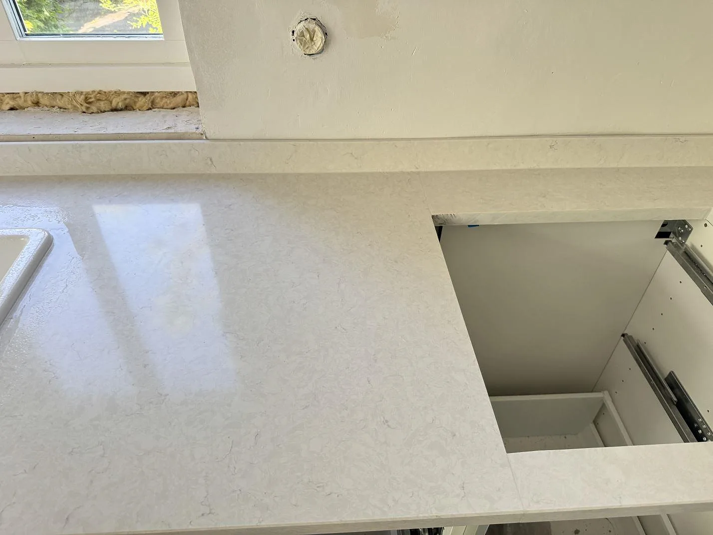 Køkkenbordplade i Silestone Snowy Ibiza, Smygehamn – billede 5
