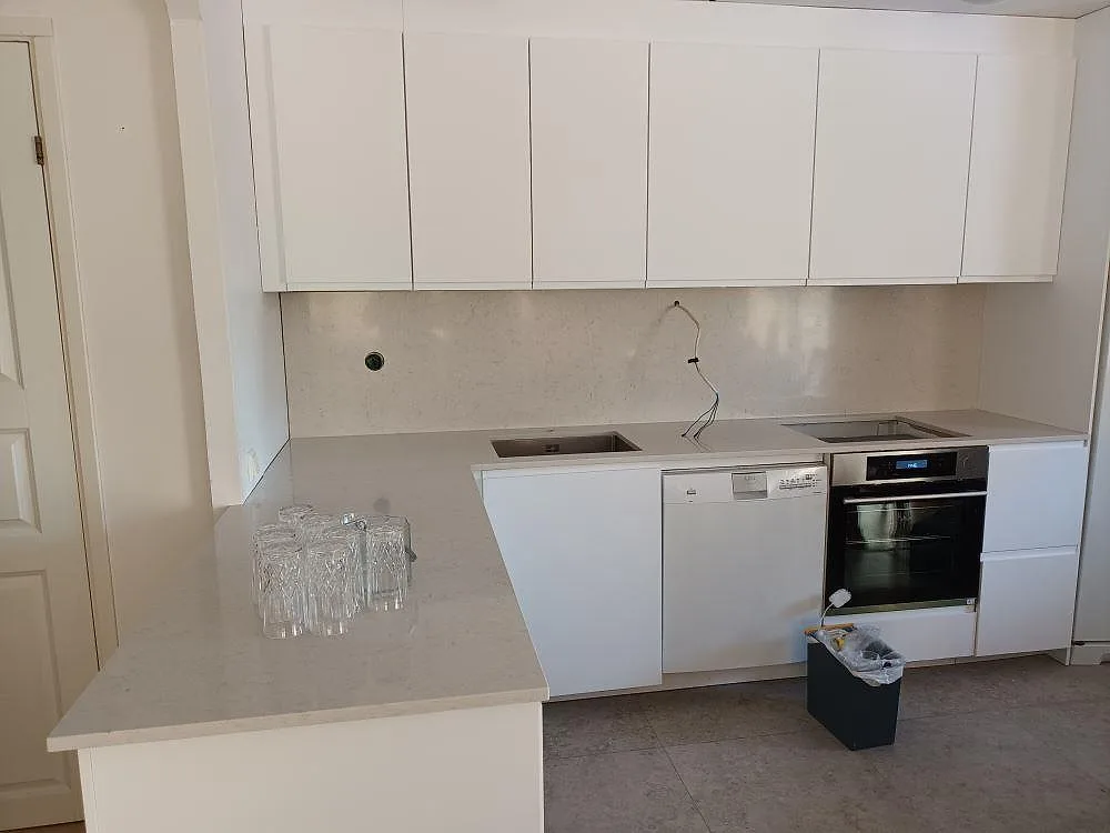 Køkkenbordplade i Silestone Snowy Ibiza, Sollentuna – billede 2