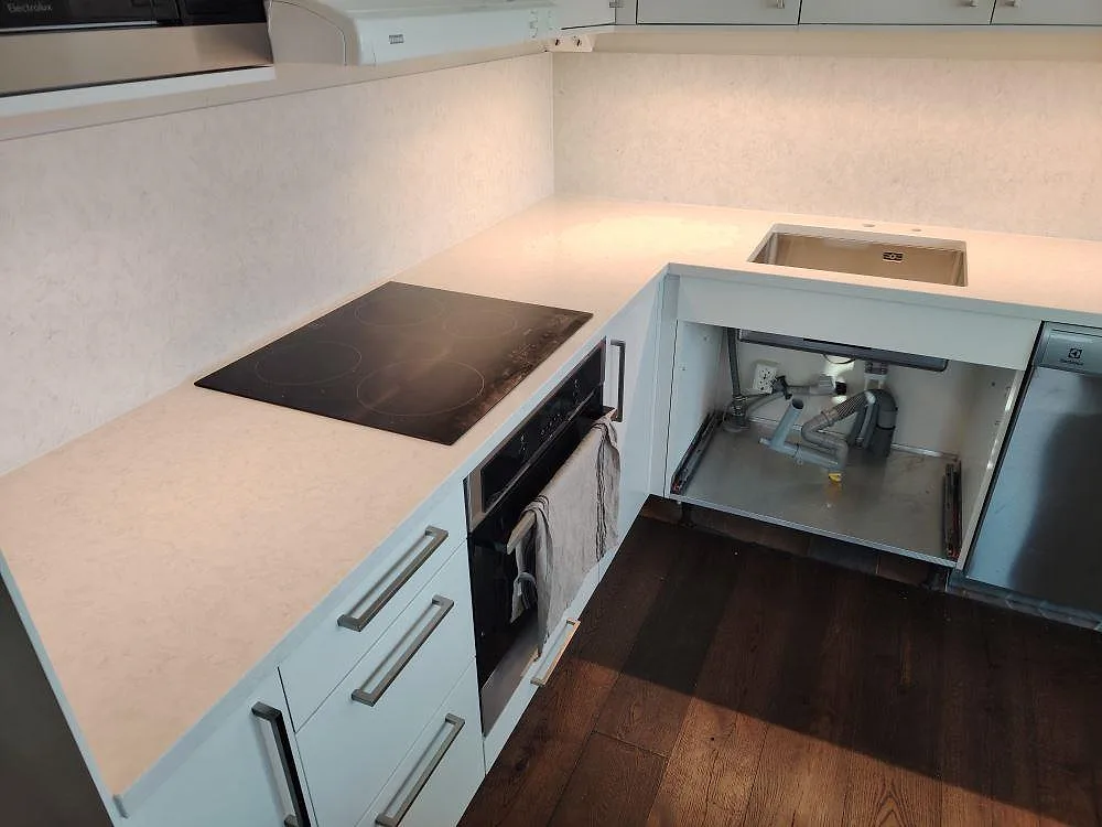 Køkkenbordplade i Silestone Snowy Ibiza, Solna – billede 2