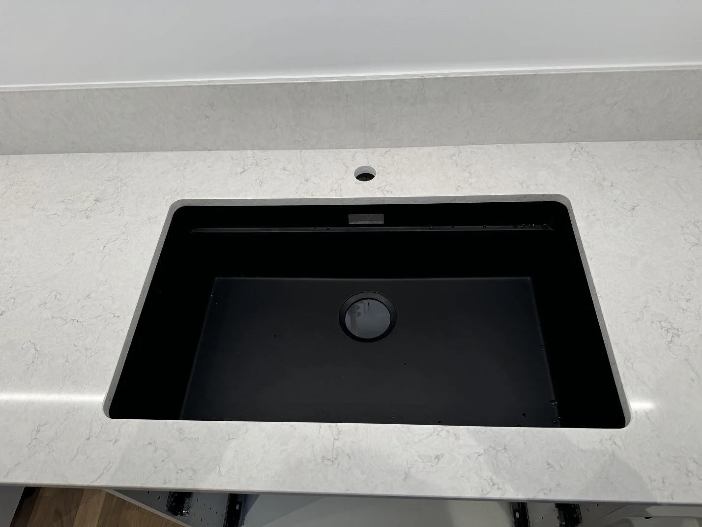 Køkkenbordplade i Silestone Snowy Ibiza, Staffanstorp – billede 2