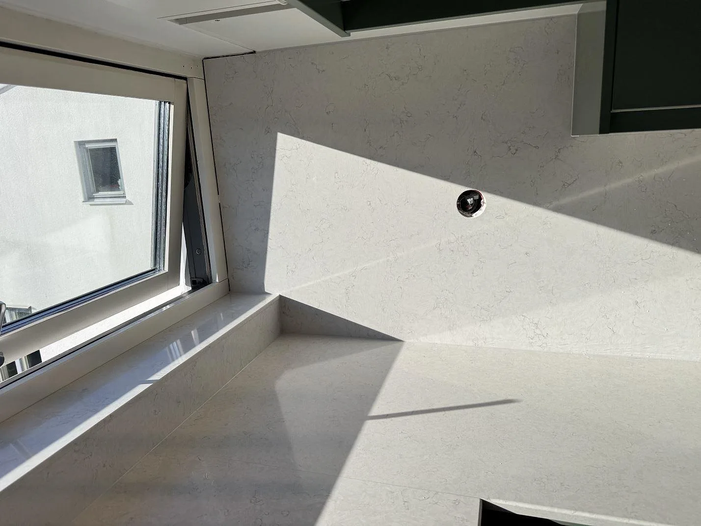 Køkkenbordplade i Silestone Snowy Ibiza, Staffanstorp – billede 4
