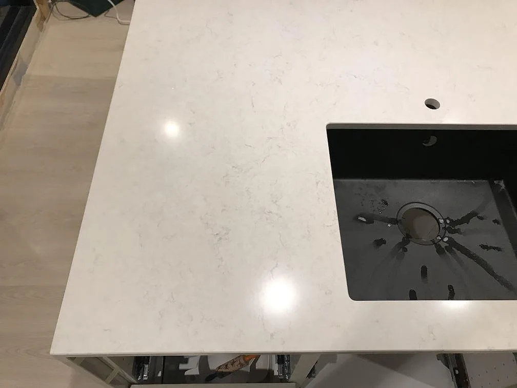 Køkkenbordplade i Silestone Snowy Ibiza, Steninge – billede 4