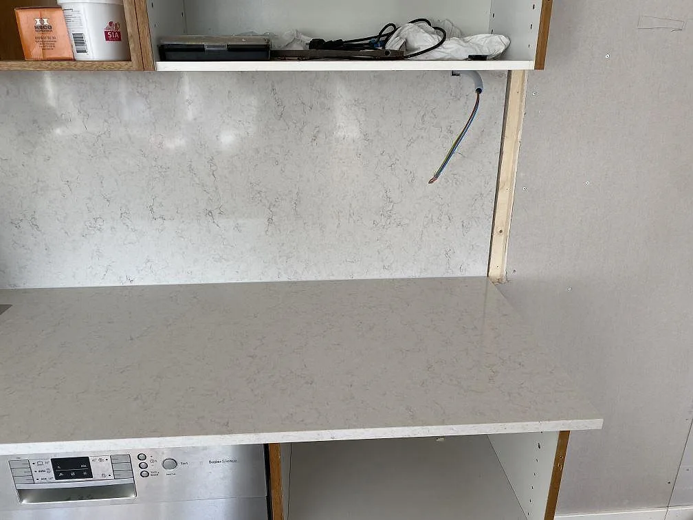 Køkkenbordplade i Silestone Snowy Ibiza, Steninge – billede 7