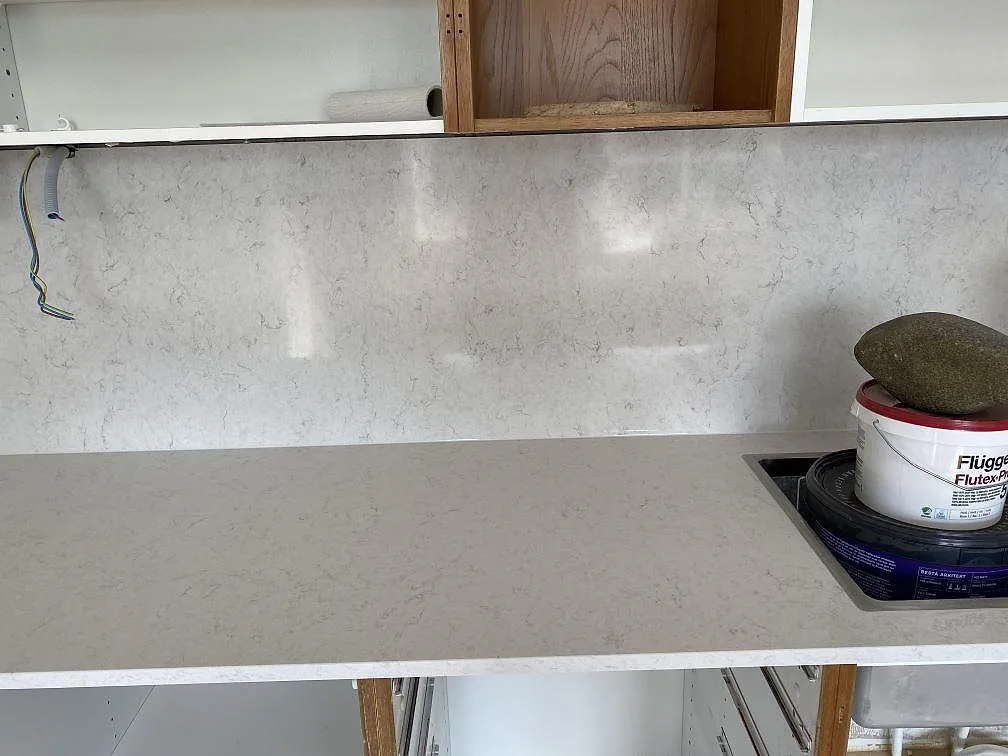 Køkkenbordplade i Silestone Snowy Ibiza, Steninge – billede 5