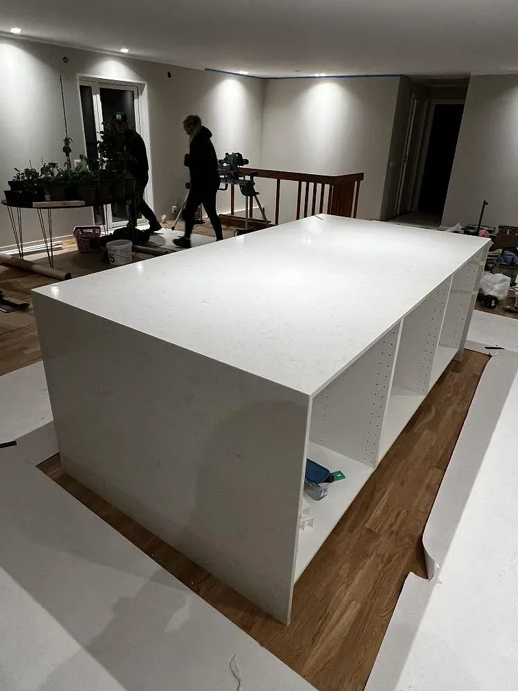 Køkkenbordplade i Silestone Snowy Ibiza, Stoby – billede 2