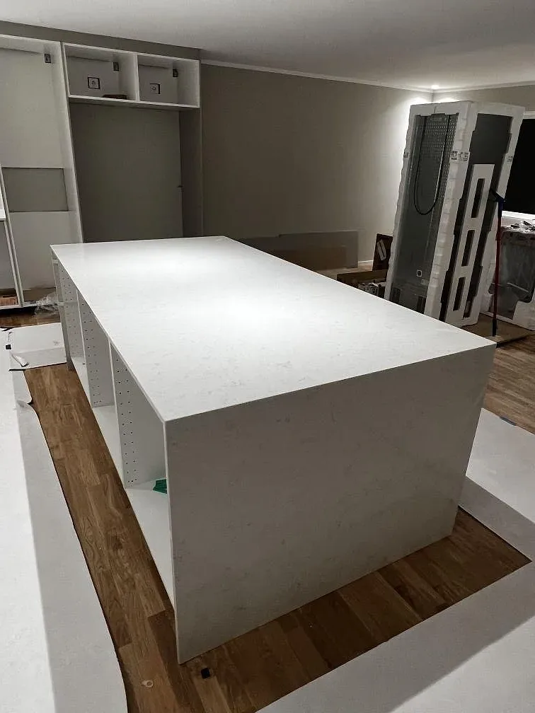 Køkkenbordplade i Silestone Snowy Ibiza, Stoby – billede 3