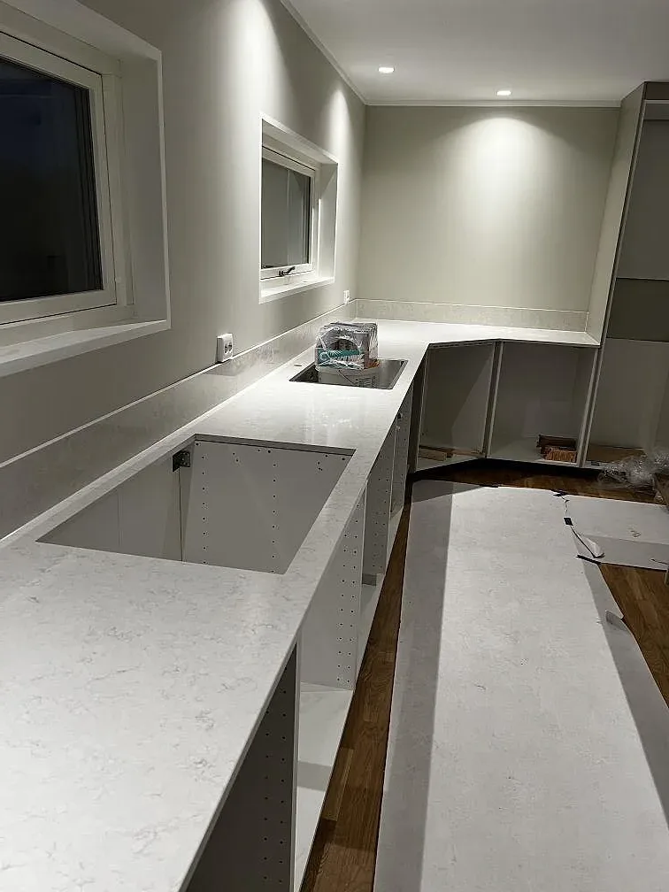 Køkkenbordplade i Silestone Snowy Ibiza, Stoby – billede 5