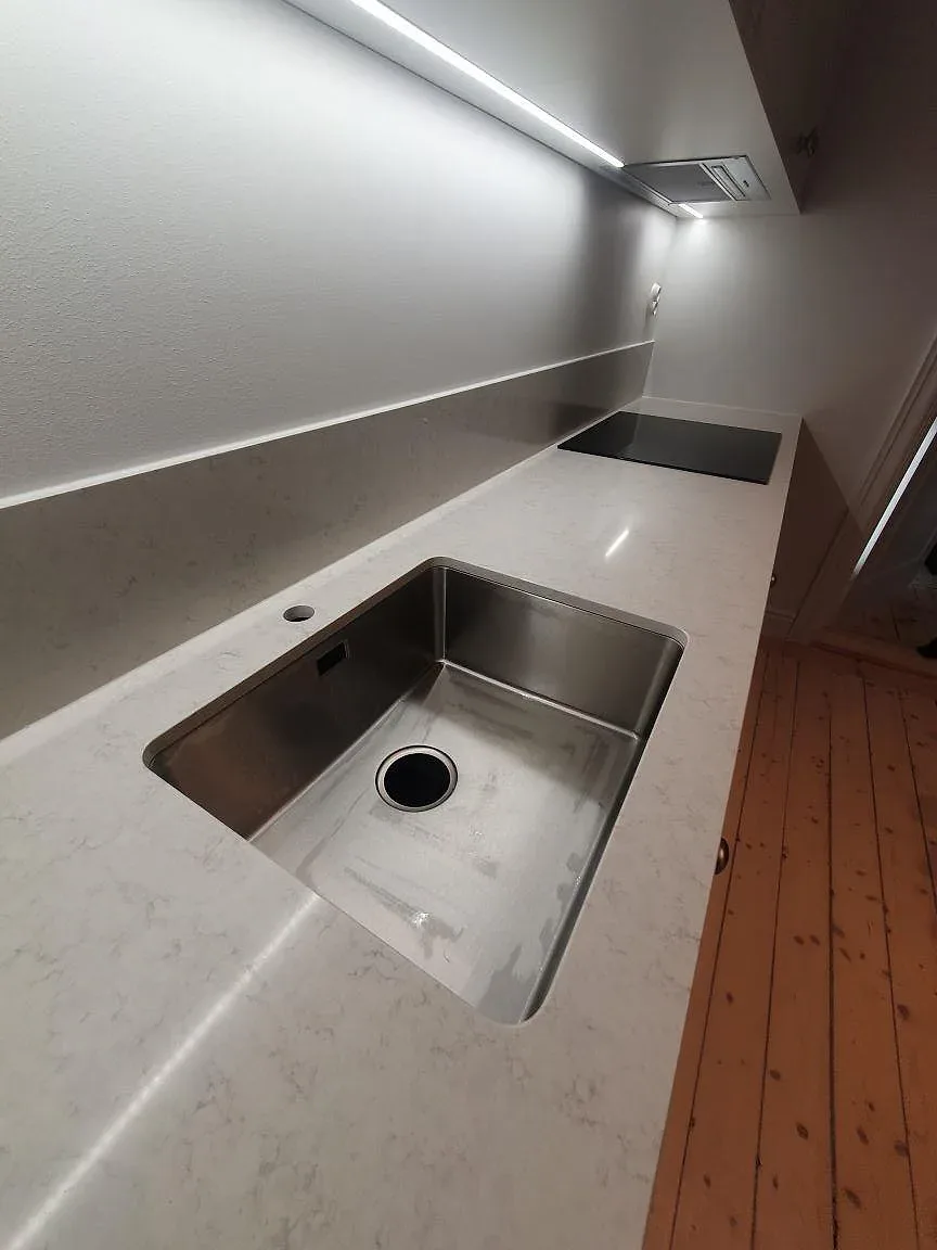 Køkkenbordplade i Silestone Snowy Ibiza, Stockholm – billede 2