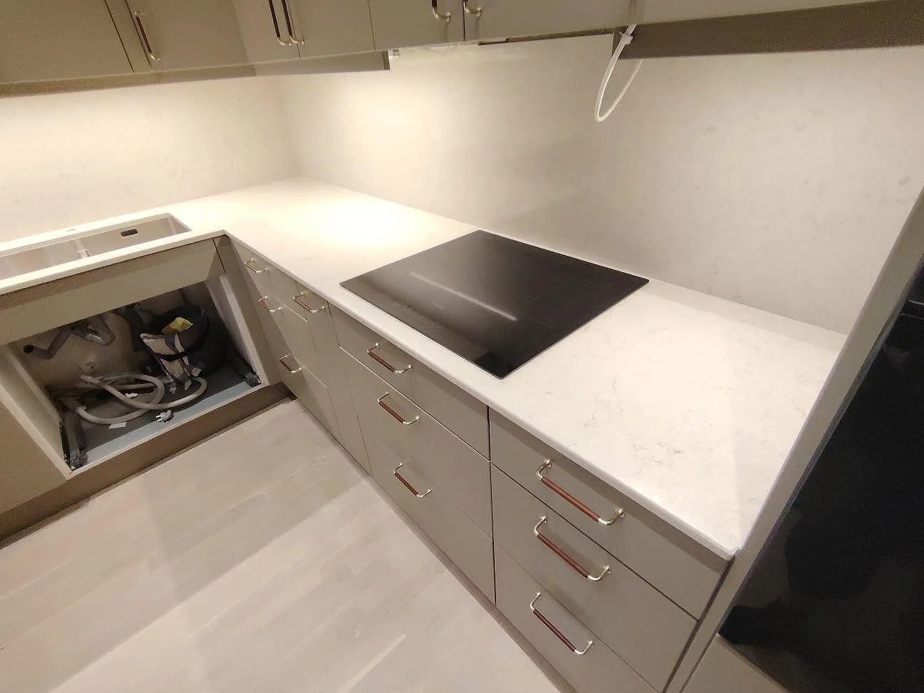 Køkkenbordplade i Silestone Snowy Ibiza, Stockholm – billede 3