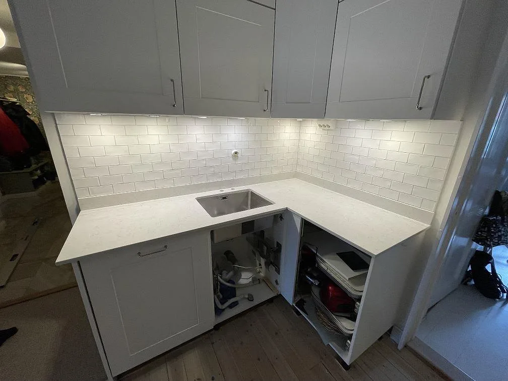 Køkkenbordplade i Silestone Snowy Ibiza, Stockholm – billede 2