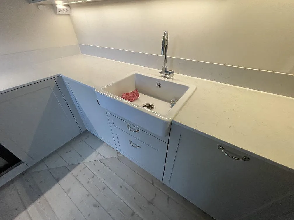 Køkkenbordplade i Silestone Snowy Ibiza, Stockholm – billede 3