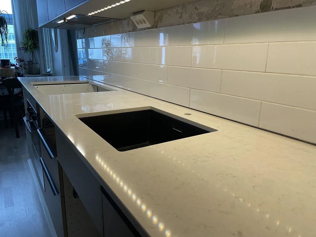 Køkkenbordplade i Silestone Snowy Ibiza, Stockholm – billede 2