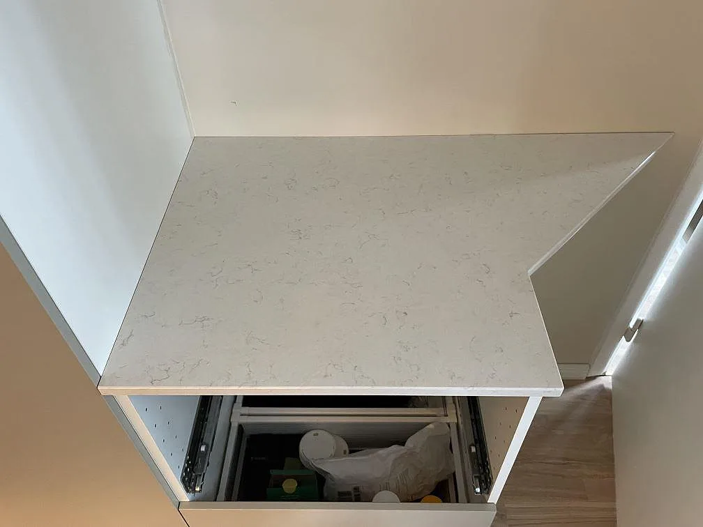 Køkkenbordplade i Silestone Snowy Ibiza, Stockholm – billede 4