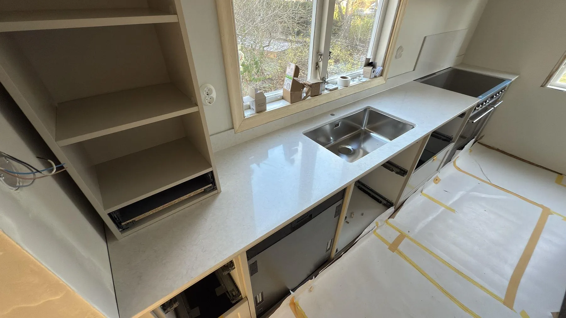 Køkkenbordplade i Silestone Snowy Ibiza, Stockholm – billede 3