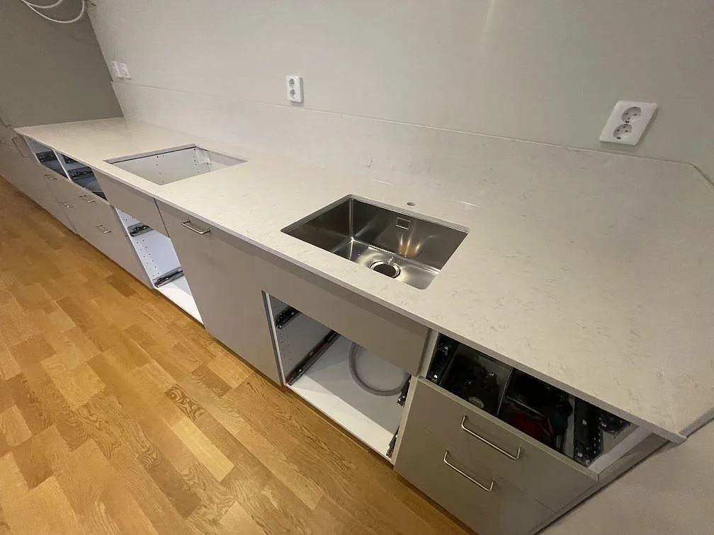 Køkkenbordplade i Silestone Snowy Ibiza, Stockholm – billede 3