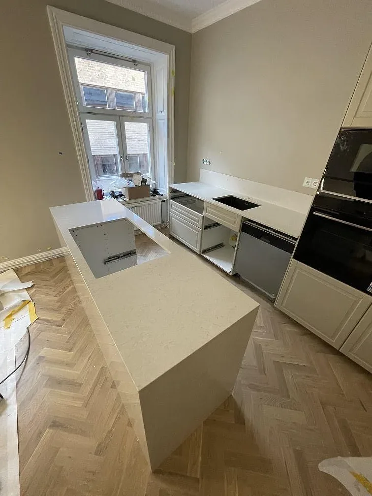 Køkkenbordplade i Silestone Snowy Ibiza, Stockholm – billede 2