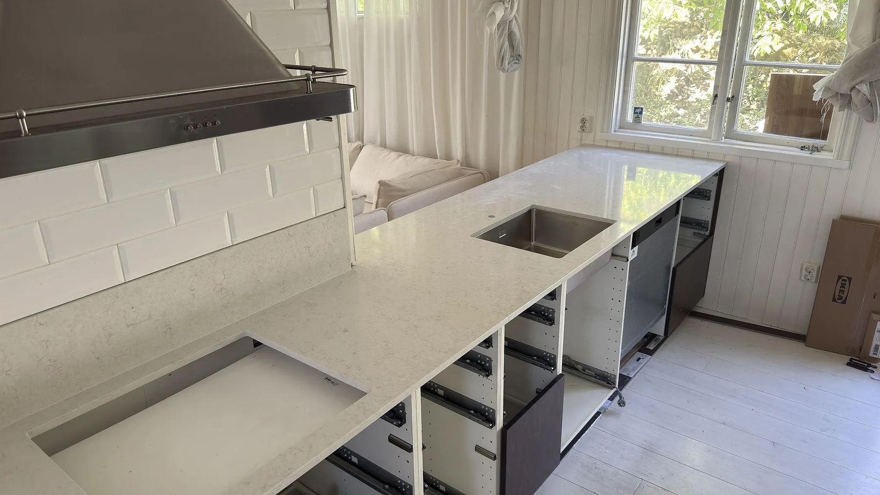Køkkenbordplade i Silestone Snowy Ibiza, Stockholm – billede 2