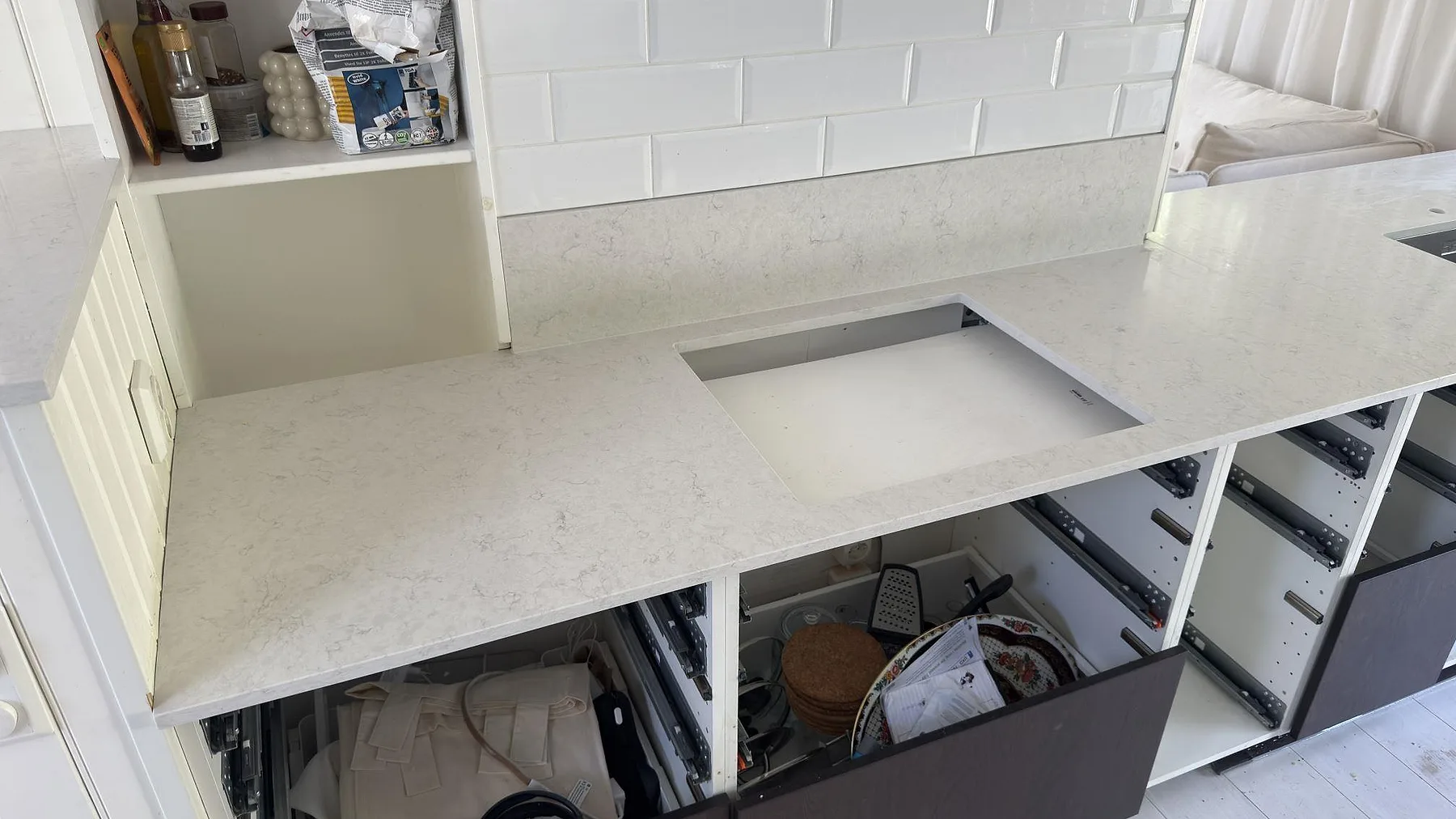 Køkkenbordplade i Silestone Snowy Ibiza, Stockholm – billede 4