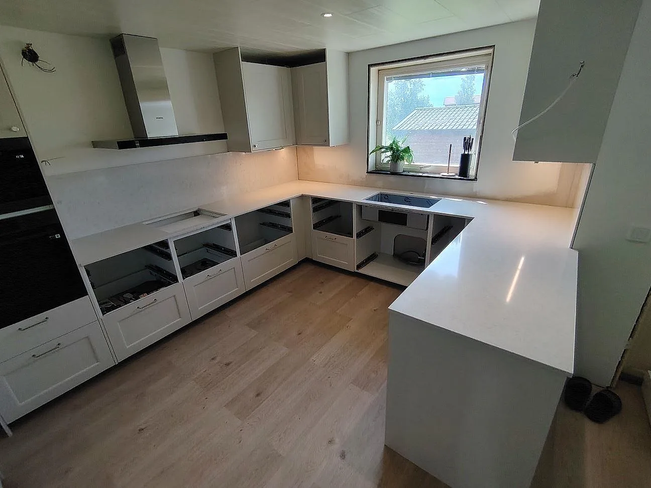 Gennemført projekt: Køkkenbordplade i Silestone Snowy Ibiza, Sundborn.