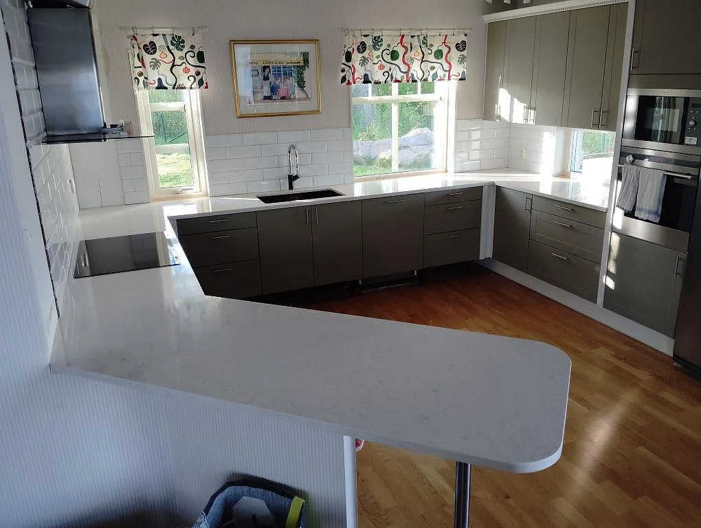 Gennemført projekt: Køkkenbordplade i Silestone Snowy Ibiza, Svartsjö.