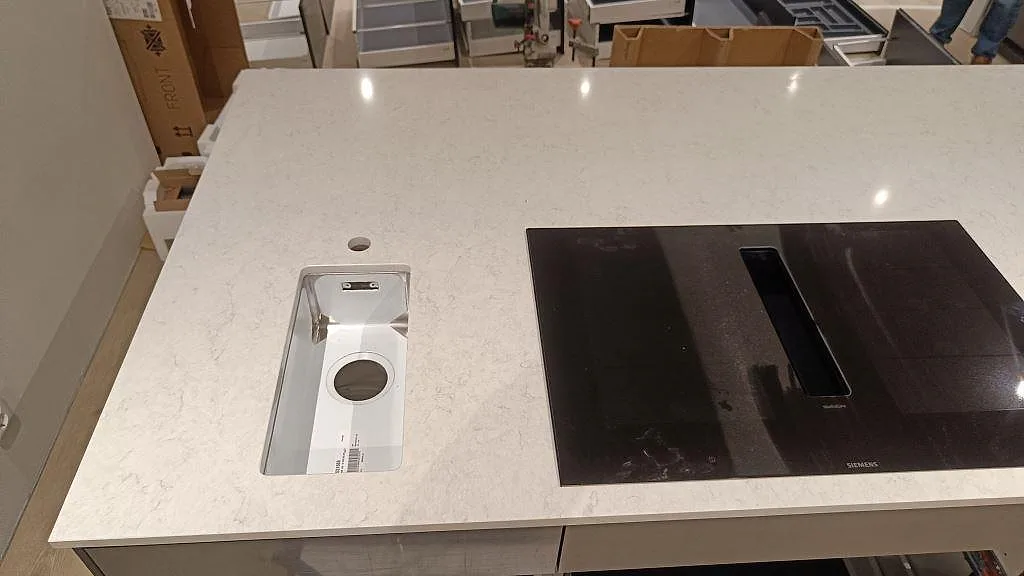 Køkkenbordplade i Silestone Snowy Ibiza, Svedala – billede 2