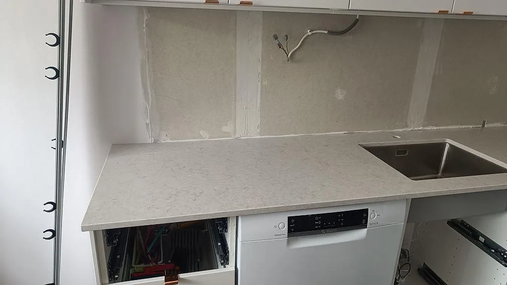 Køkkenbordplade i Silestone Snowy Ibiza, Svedala – billede 2