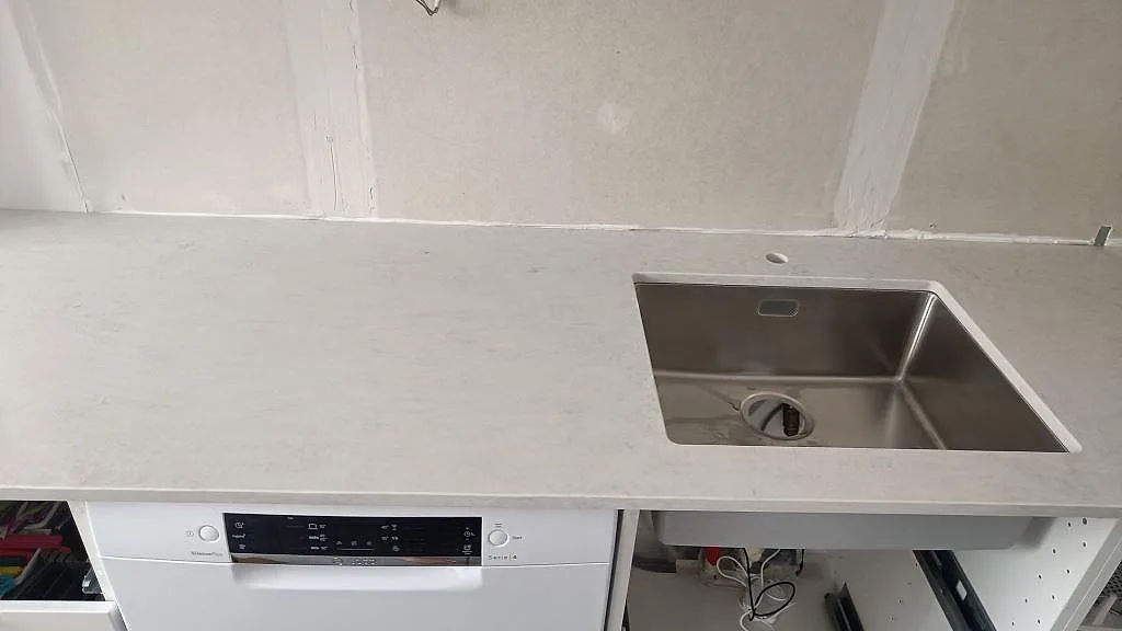 Køkkenbordplade i Silestone Snowy Ibiza, Svedala – billede 3