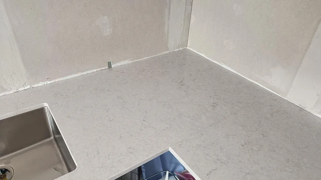 Køkkenbordplade i Silestone Snowy Ibiza, Svedala – billede 5
