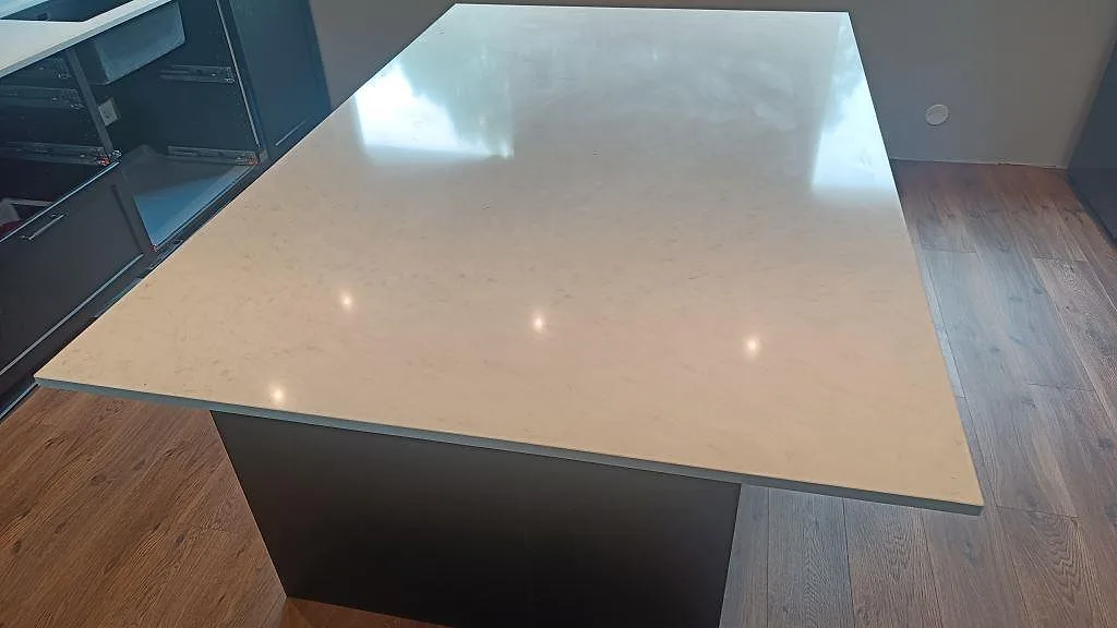Køkkenbordplade i Silestone Snowy Ibiza, Svedala – billede 6