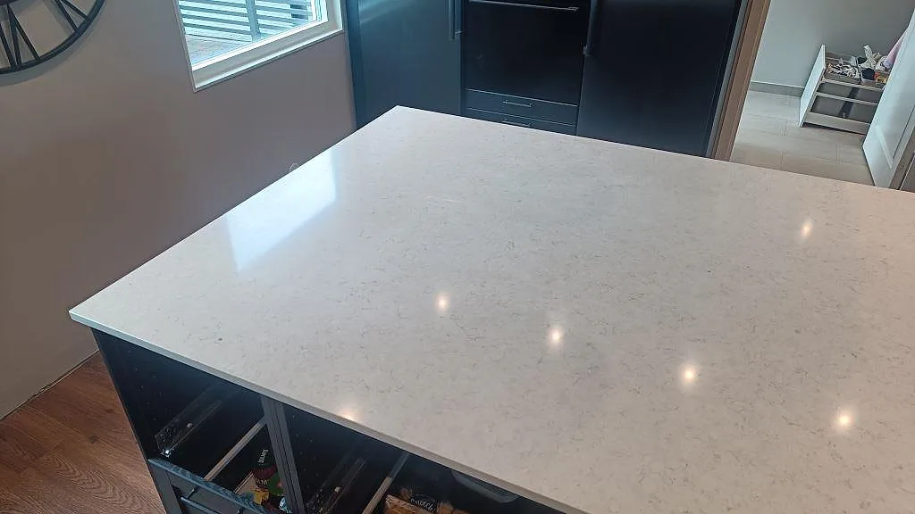 Køkkenbordplade i Silestone Snowy Ibiza, Svedala – billede 7