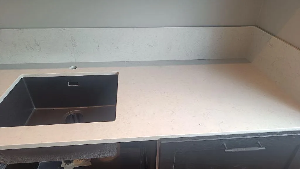 Køkkenbordplade i Silestone Snowy Ibiza, Svedala – billede 3