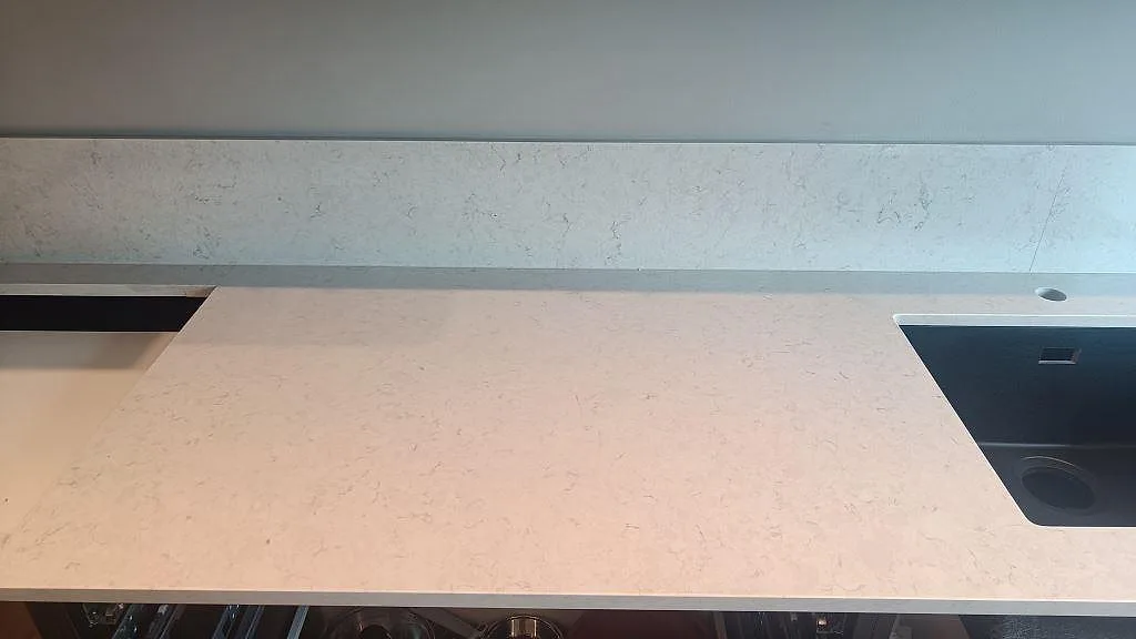 Køkkenbordplade i Silestone Snowy Ibiza, Svedala – billede 4