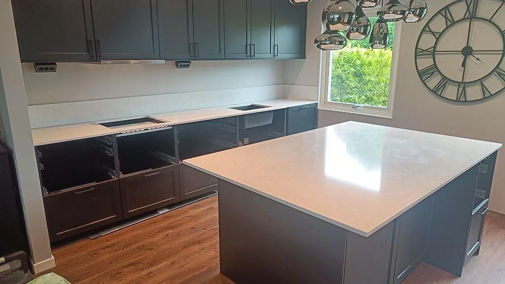 Gennemført projekt: Køkkenbordplade i Silestone Snowy Ibiza, Svedala.